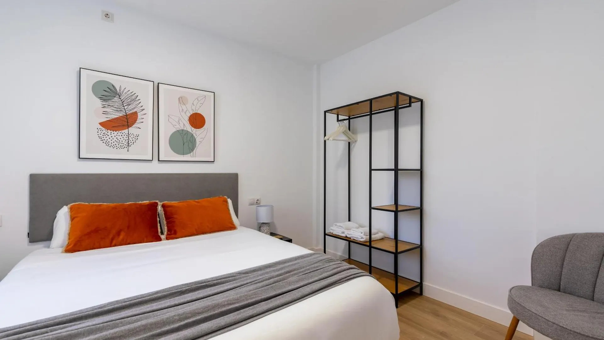 Diseno Y Comodidad En Bami Seville