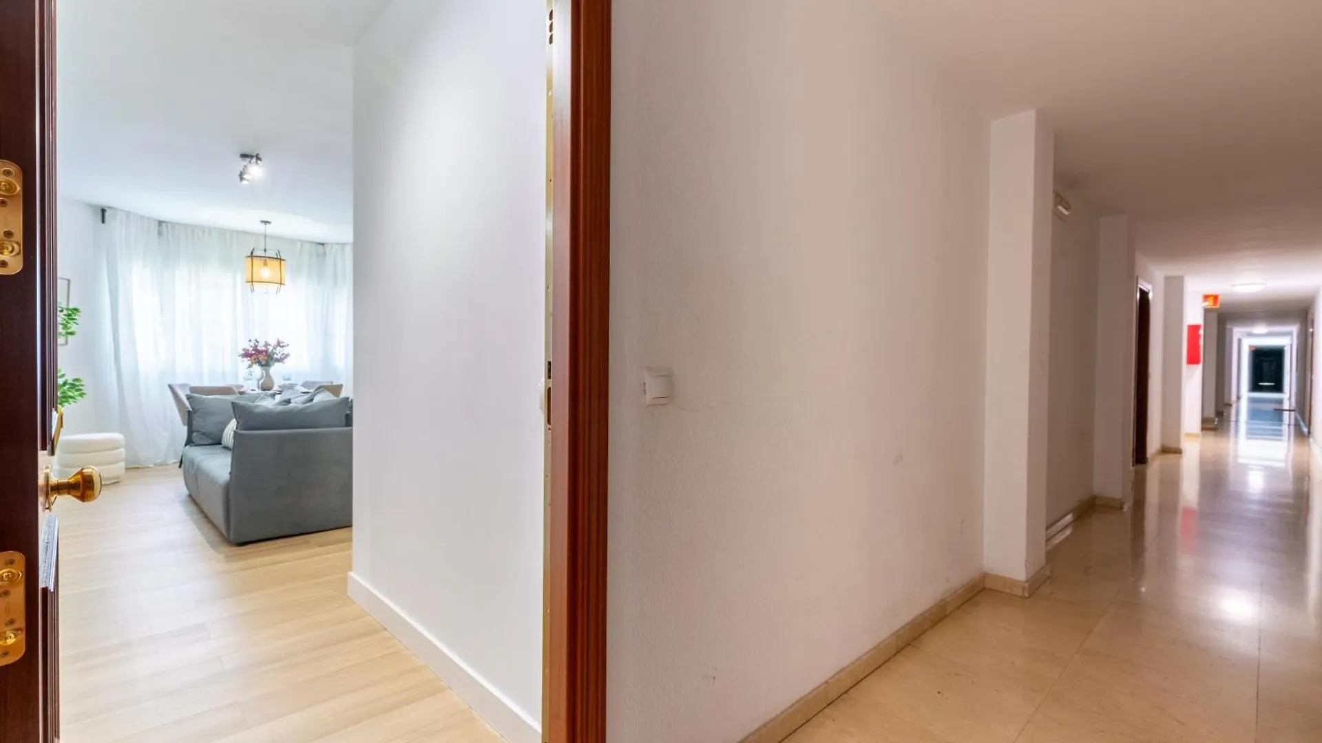 Diseno Y Comodidad En Bami Sevilla Spanyolország