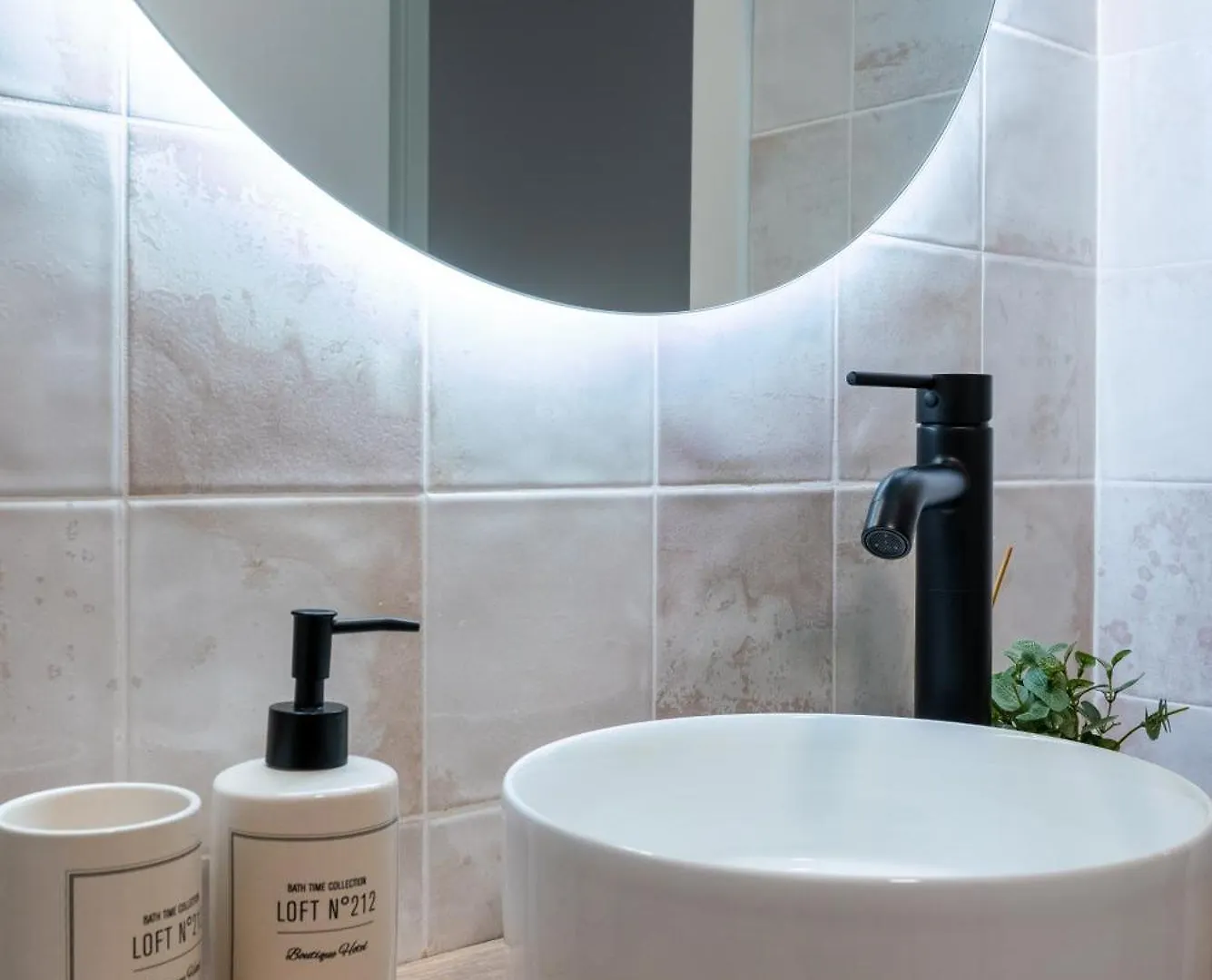 Diseno Y Comodidad En Bami Seville 0*,