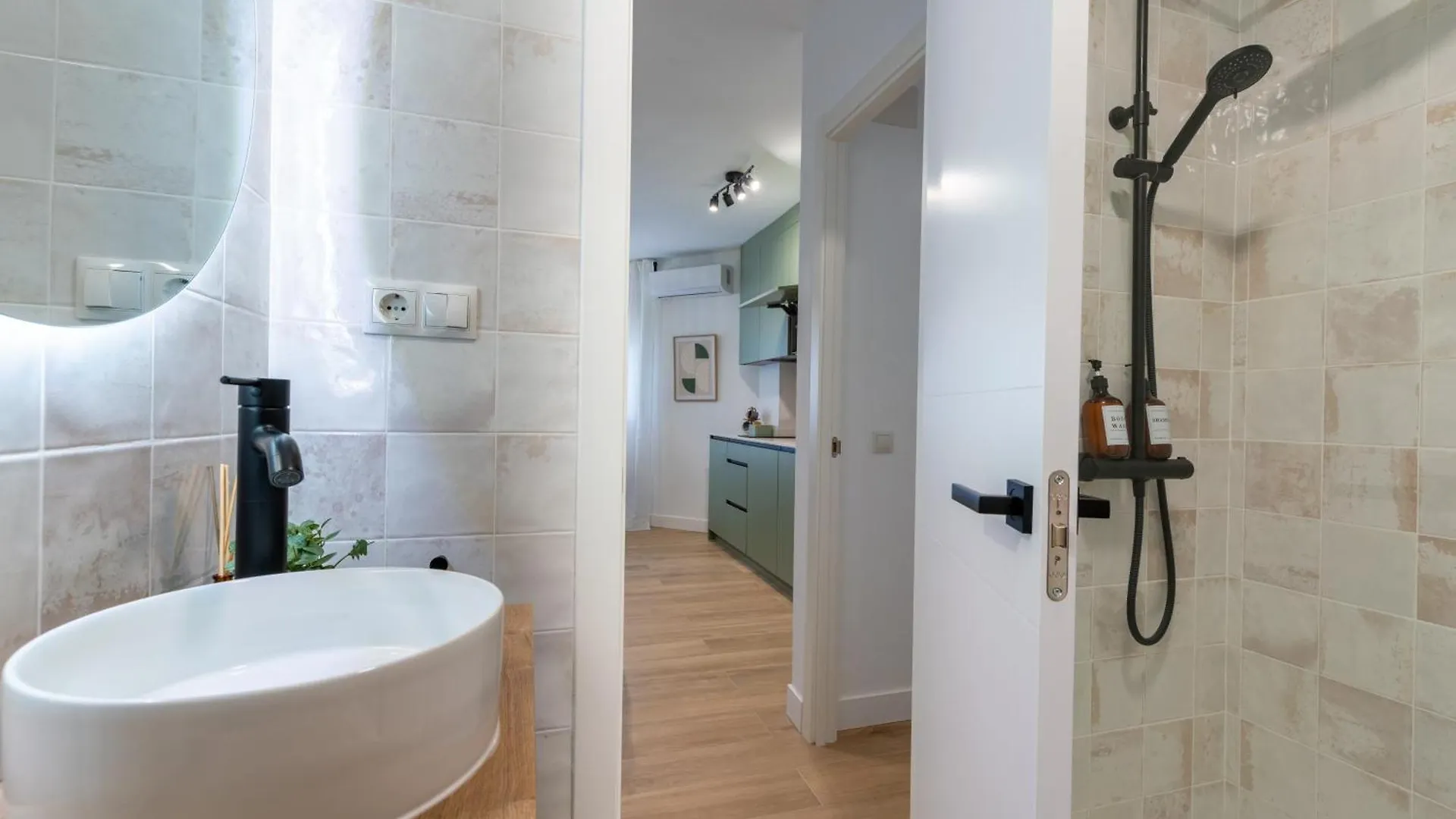 Diseno Y Comodidad En Bami Seville