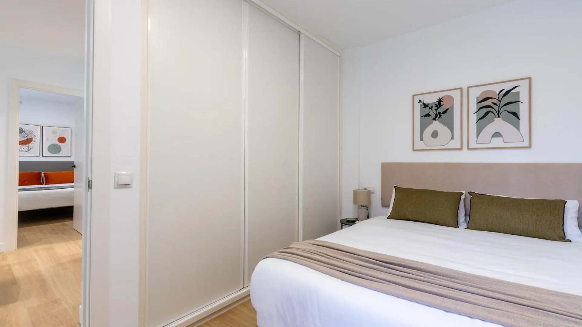 Diseno Y Comodidad En Bami Sevilla Apartman