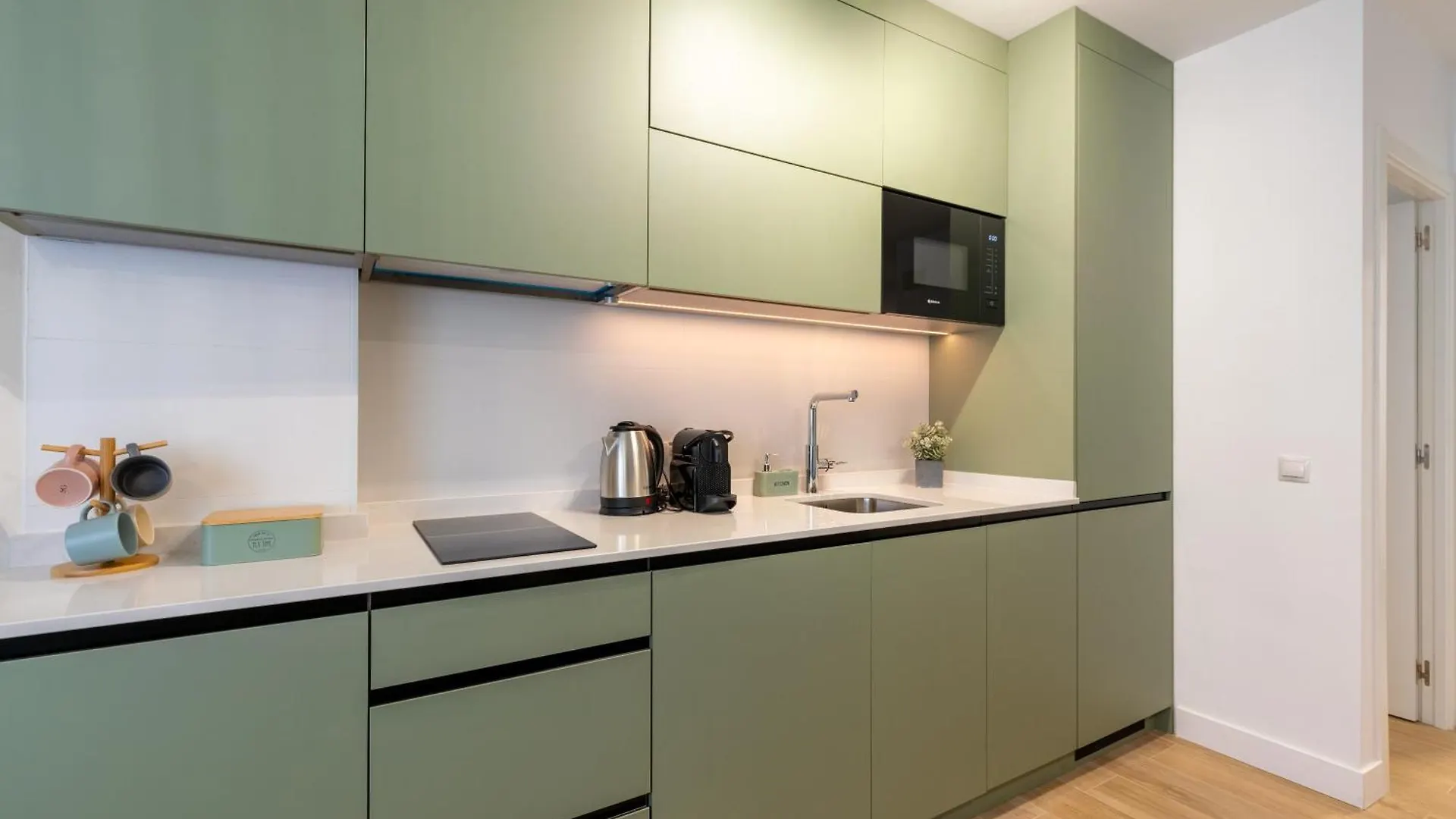 Diseno Y Comodidad En Bami Sevilla Apartman